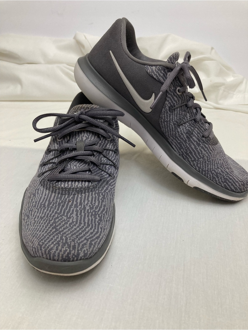 Nike Women’s Flex Supreme TR6 Dark Gray Knit Running Sneakers 9